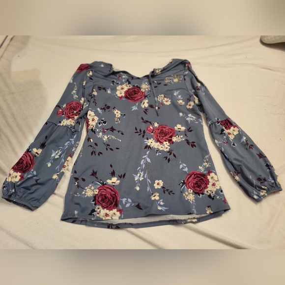 Size Medium Clothing Lot - Picture 8 of 16